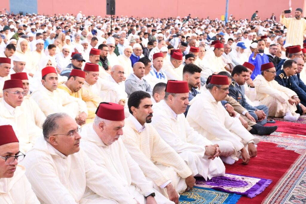 عامل إقليم سيدي سليمان يؤدي صلاة عيد الأضحى وسط أجواء روحانية مميزة